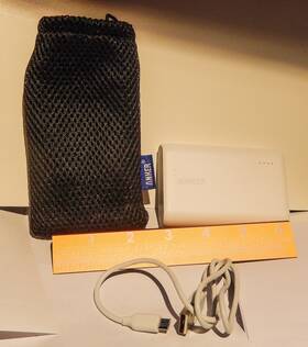Aka1229021 Anker 1000mah Power Bank - Arctic White Input 5v/2a Output 5v/2.4a
