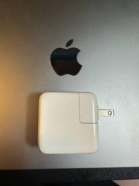 A1882 Apple 30w Usb-c Power Adapter White