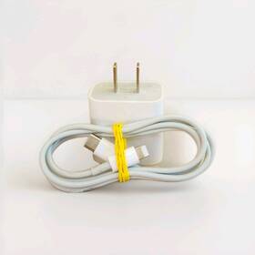 Emc3597 Apple Oem 20w Usb-c Adapter Charger A2306 Includes To Lightning Cable