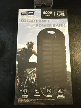 Digital Essentials 922347600387 Solar Panel Power Bank 5000 Mah New