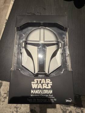 69752 Disney Star Wars The Mandalorian Wireless Charging Pad With Blue Led Visor New