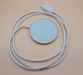 Google 840353939264 - Qi2 Wireless Pixelsnap Charger Magnetically Snaps Snow