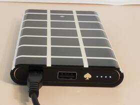 Qi-1606a Kate Spade Wireless Power Charger 5000mah. Black W White Stripes Tested