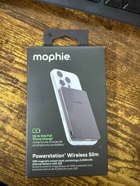 Qi2-certified Mophie 840390352026 Powerstation Wireless Slim 15w Power Bank 5 000mah