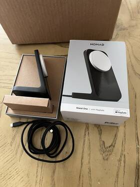 Nomad 7203234938928 Stand One 15w Magnetic Charger - Carbide