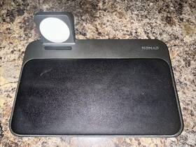 Nm30011a00 Nomad Wireless Charging Base Station For Apple Watch And Smartphones
