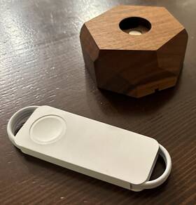 Oakywood 907688754056 Geometric Apple Watch Dock In Solid Handcrafted Walnut Wood With Charger