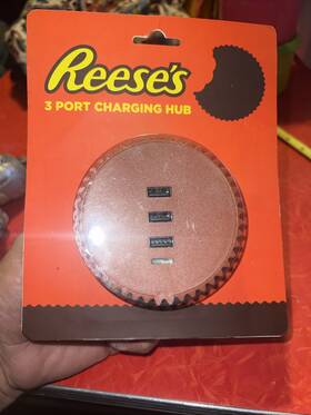 Official Hersheys Licensed Product 840038258352 Reeses 3 Port Charging Hub Brand New Sealed Package. Hershey