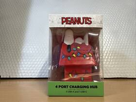 Orbit Innovations 810187388682 Peanuts Christmas Snoopy 4 Port Charging Hub 3 Usb-a And 1 Usb-c