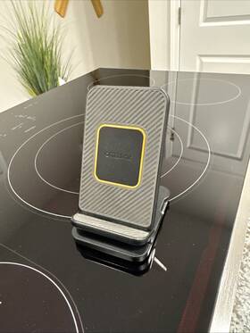 78-80643 Otterbox 15w Folding Fast Charge Wireless Stand With Usb-c Cable