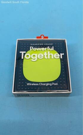 1014039 Sharper Image Green Powerful Together 5w Wireless Slim Charging Pad