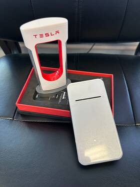 1625884004 Tesla Wireless Portable Charger 2.0 - New Open Box White See Pics Package Deal