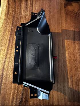 861c0-04011 Toyota 861c00a010 Tacoma Wireless Charger Cradle Assembly Working Bubbled