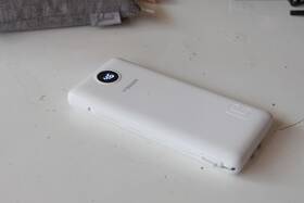 Veger 043735246541 V1115 10000mah Usb-c/usb-a/8-pin Power Bank With Ac Input