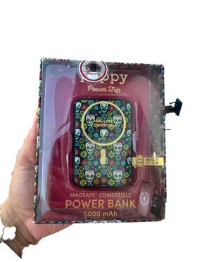 Xo Poppy 840388336045 Skulls And Flowers Power Trip Magsafe Compatible Bank 5000 Mah Nib